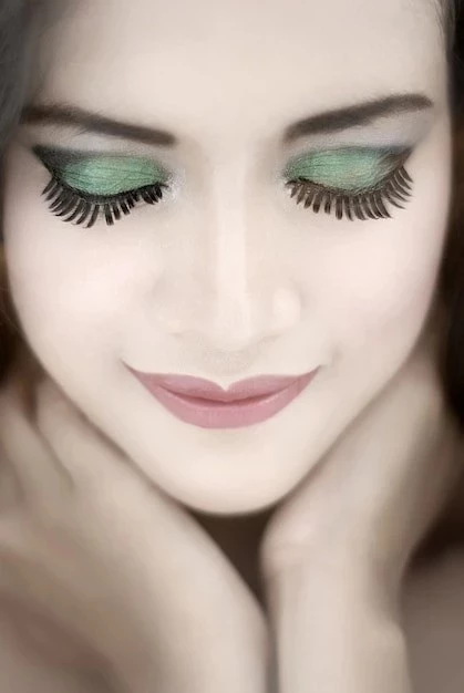 Длинные нарощенные ресницы